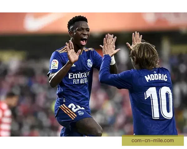 克罗斯欧冠客场妙传助攻维尼修斯上演精彩配合